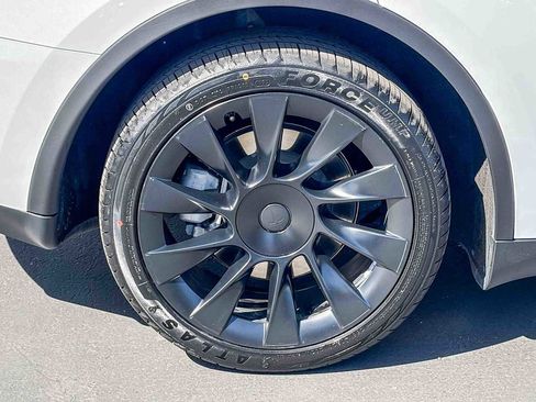 Used 2023 Tesla Model Y Long Range image 10