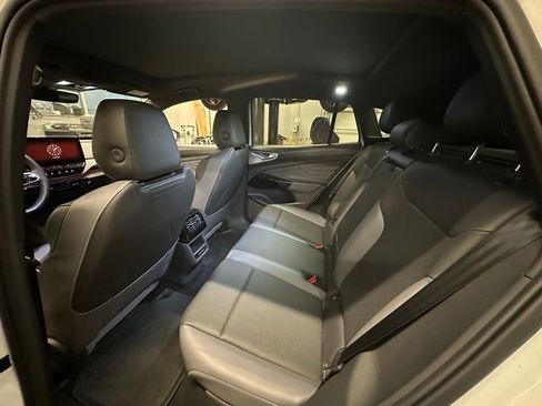 Used 2023 Volkswagen ID.4 Pro S image 9