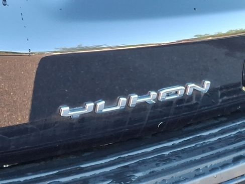 Certified 2022 GMC Yukon SLT w/ SLT Premium Package AWD/4WD image 29