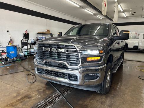 Certified 2025 RAM 2500 Big Horn AWD/4WD image 38