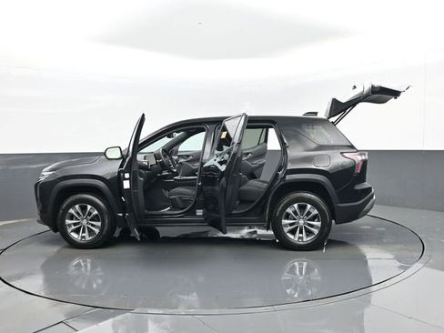 Used 2025 Chevrolet Equinox LT image 32