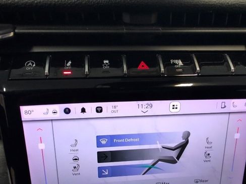 Used 2023 Jeep Grand Cherokee Limited w/ Luxury Tech Group II image 21