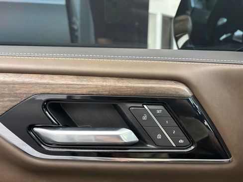 Used 2025 GMC Yukon Denali Ultimate w/ LPO, Floor Liner Package AWD/4WD image 30