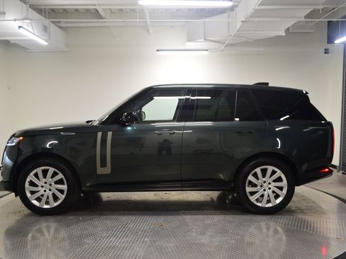 Used 2025 Land Rover Range Rover SE AWD/4WD image 2
