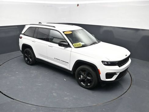 Used 2023 Jeep Grand Cherokee Limited w/ Black Appearance Package AWD/4WD image 52
