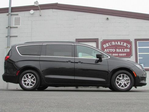 Used 2021 Chrysler Voyager Lxi FWD image 1