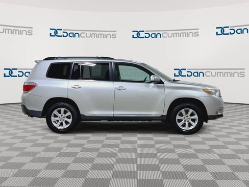 Used 2012 Toyota Highlander SE w/ Tow Pkg FWD image 9