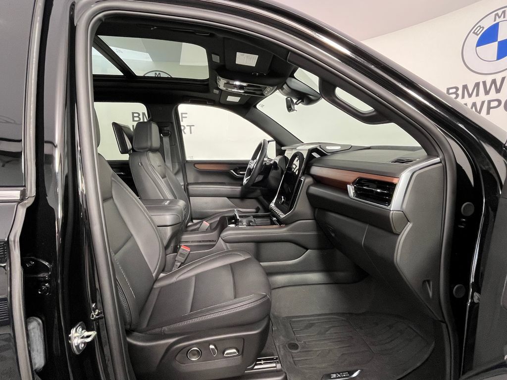 Used 2025 GMC Yukon XL Denali w/ Denali Reserve Package AWD/4WD image 20