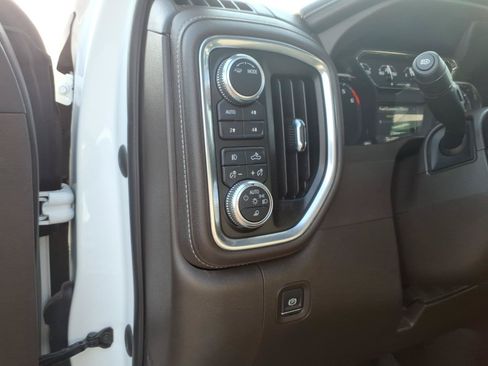 Used 2022 GMC Sierra 1500 SLT w/ SLT Premium Plus Package AWD/4WD image 10