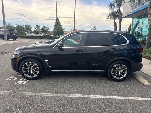 Used 2025 BMW X5 xDrive50e w/ Parking Assistance Package AWD/4WD image 4