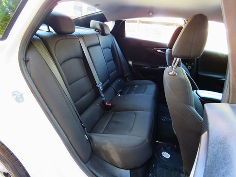 Used 2021 Chevrolet Malibu LT image 17