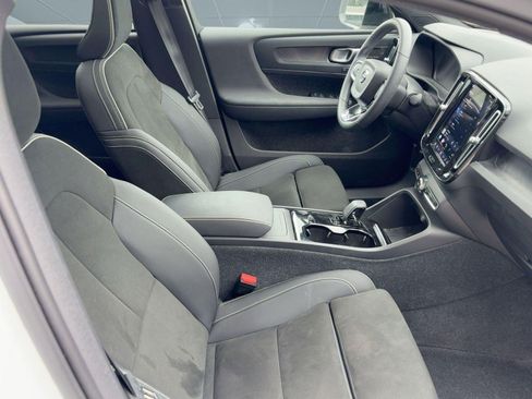 Certified 2023 Volvo C40 P8 Recharge Ultimate image 19