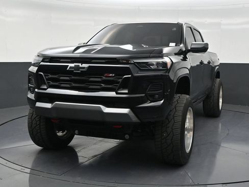 Used 2025 Chevrolet Colorado Z71 AWD/4WD image 8