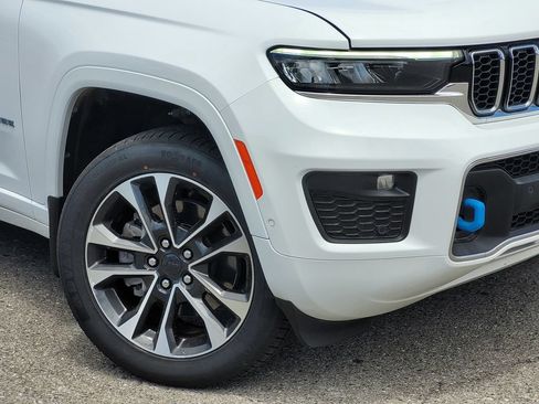 Used 2022 Jeep Grand Cherokee Overland w/ MOPAR Finishing Package AWD/4WD image 9