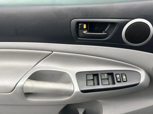 Used 2013 Toyota Tacoma PreRunner w/ TRD Sport Pkg image 12