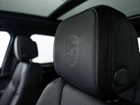 Certified 2026 Porsche Macan AWD/4WD image 23