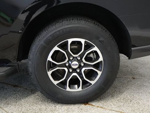Used 2024 Ford Expedition XLT AWD/4WD image 16
