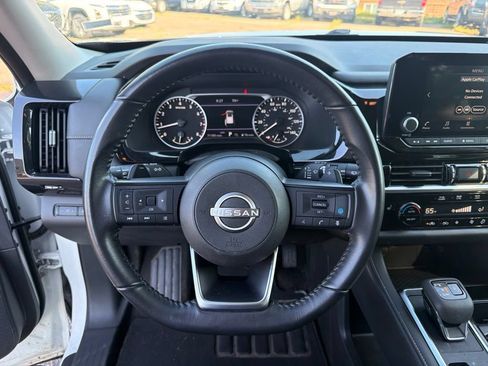 Used 2024 Nissan Pathfinder SV AWD/4WD image 14