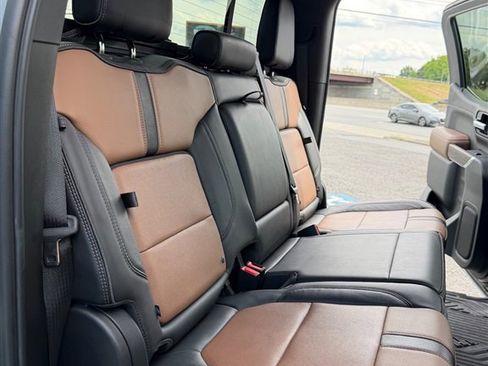 Used 2019 Chevrolet Silverado 1500 High Country w/ Technology Package AWD/4WD image 26