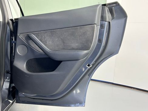 Used 2023 Tesla Model Y Long Range image 9