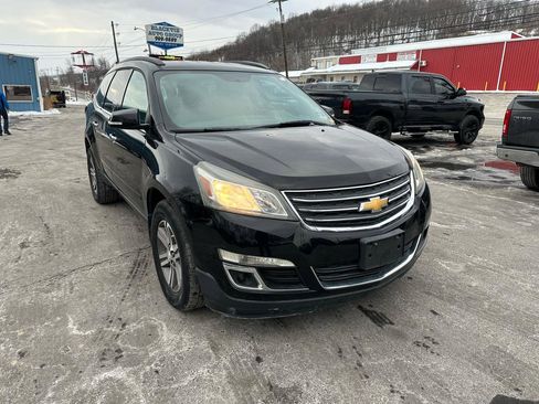 Used 2016 Chevrolet Traverse LT image 3