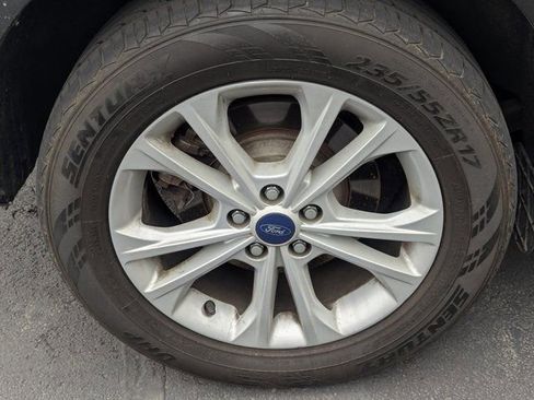 Used 2017 Ford Escape SE w/ Equipment Group 201A image 8