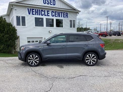 Used 2023 Volkswagen Taos SE AWD/4WD image 3