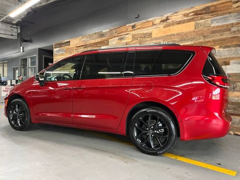 Used 2026 Chrysler Pacifica Limited w/ Uconnect Theater Family Group AWD/4WD image 15