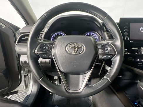 Used 2022 Toyota Camry SE FWD image 18