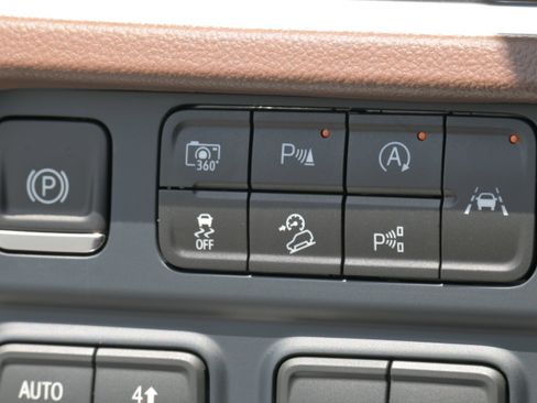 New 2026 Chevrolet Suburban High Country AWD/4WD image 31