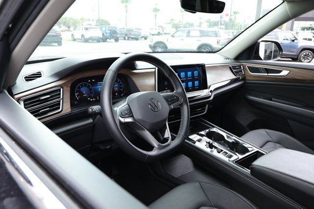 Used 2024 Volkswagen Atlas SE AWD/4WD image 23