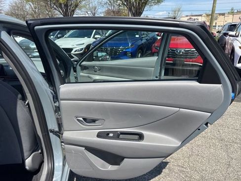 Certified 2023 Hyundai Elantra SEL w/ Convenience Package image 31