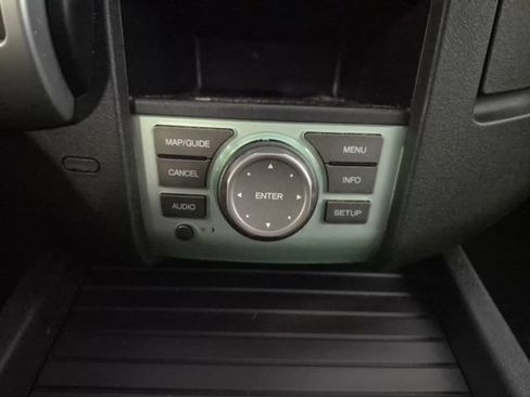 Used 2010 Honda Pilot Touring image 17