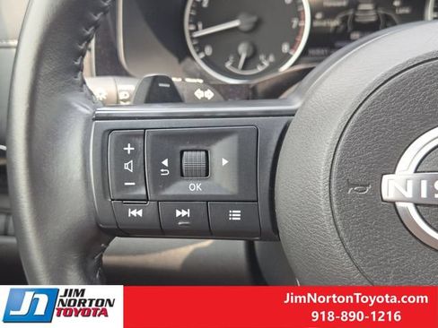 Used 2025 Nissan Pathfinder SV FWD image 27