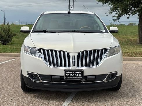 Used 2012 Lincoln MKX FWD image 3