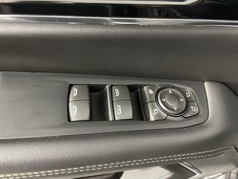 Used 2025 GMC Yukon Elevation image 22