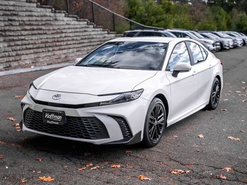 Certified 2025 Toyota Camry SE image 11