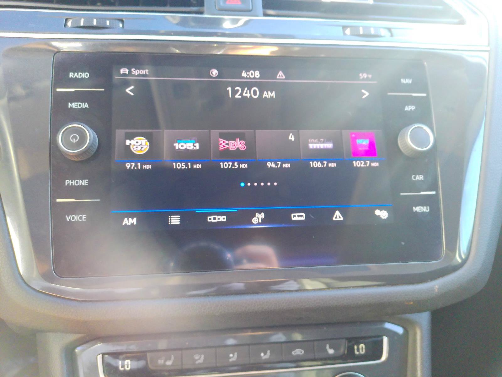 Used 2021 Volkswagen Tiguan SEL AWD/4WD image 11