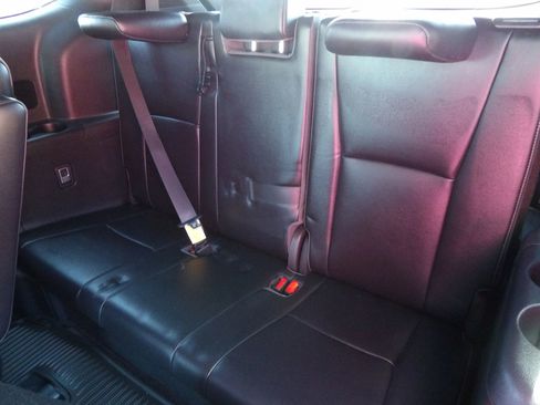 Used 2022 Toyota Highlander XSE FWD image 13