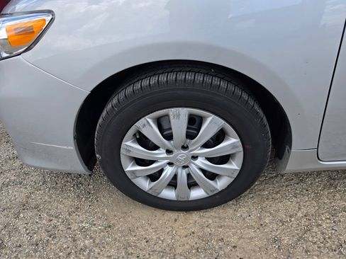 Used 2013 Toyota Corolla LE FWD image 3