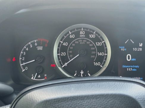 Used 2022 Toyota Corolla LE FWD image 11
