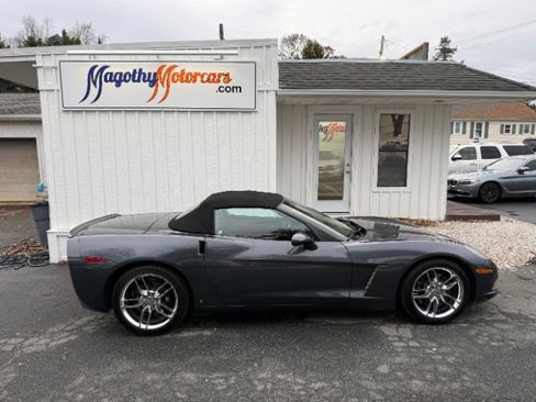 Used 2009 Chevrolet Corvette Convertible w/ Preferred Equipment Group image 2