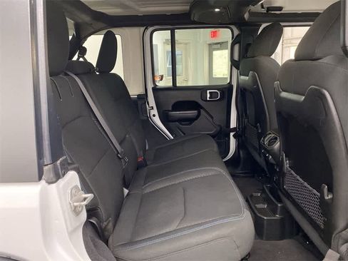 Used 2024 Jeep Wrangler Rubicon image 18