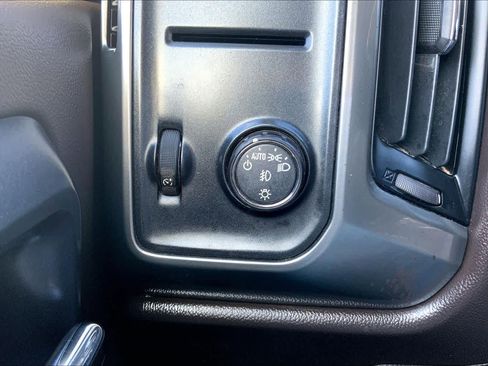 Used 2018 Chevrolet Silverado 1500 LT w/ LT Eassist Package image 35