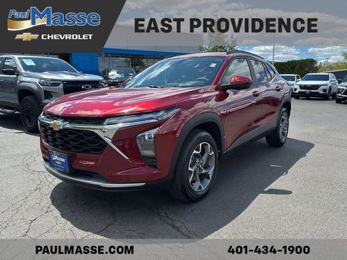 Certified 2025 Chevrolet Trax LT w/ LT Convenience Package FWD image 1