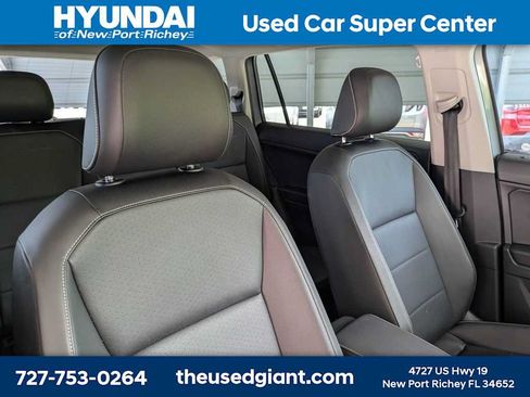 Used 2021 Volkswagen Tiguan SE w/ Panoramic Sunroof Package FWD image 6