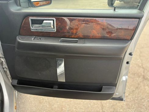 Used 2015 Lincoln Navigator 4WD image 39