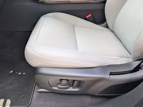 Used 2025 Land Rover Range Rover Velar S AWD/4WD image 22