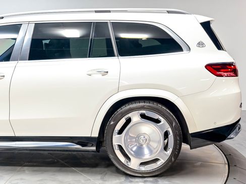 Used 2024 Mercedes-Benz Maybach GLS 600 4MATIC image 48