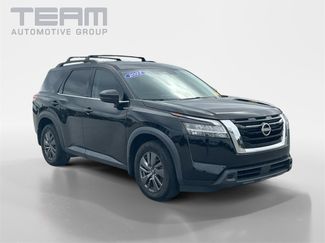 Used 2022 Nissan Pathfinder SV image 1